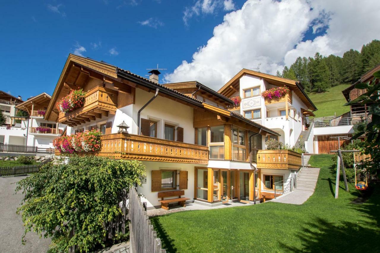 Appartamenti Vilin San Cassiano  Buitenkant foto