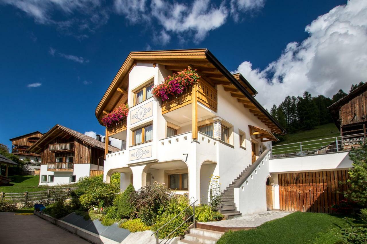 Appartamenti Vilin San Cassiano  Buitenkant foto